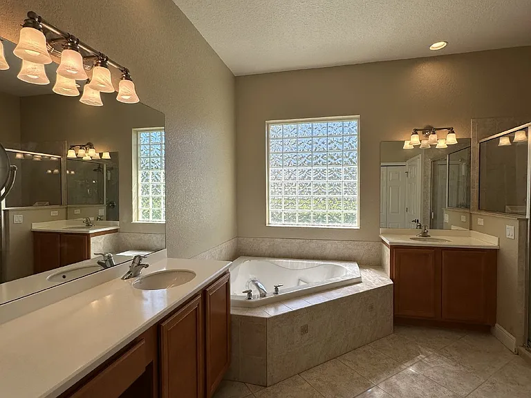 130 Oyster Pl — Photo 18