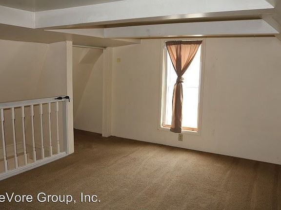 4th image of 702 W Gambier St