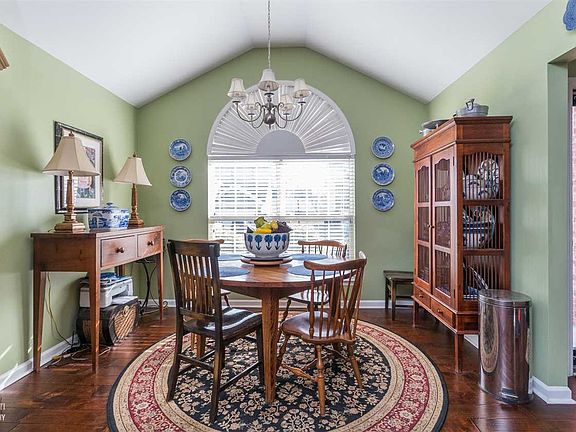 5th image of 103 Stoney Creek Dr