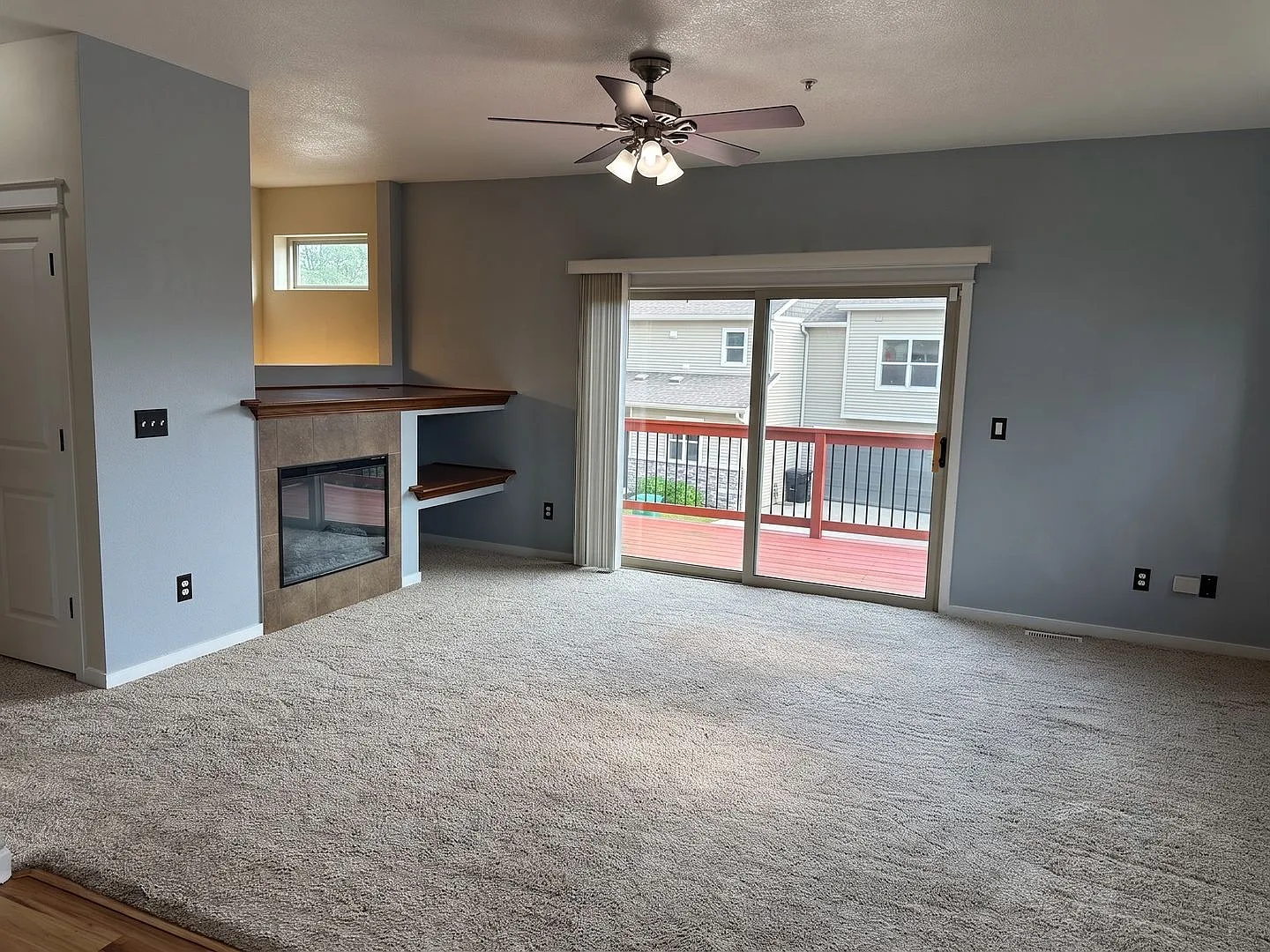 Large 3-Bedroom, 3.5-Bathroom Townhome — Photo 3