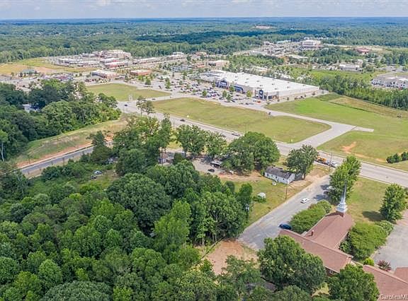 3rd image of 224 Fort Mill Hwy