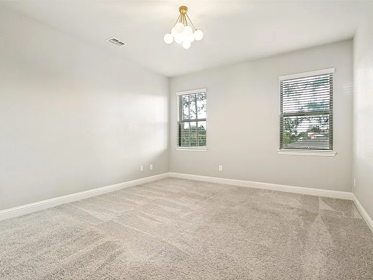 2209 Zenith Ave — Photo 19