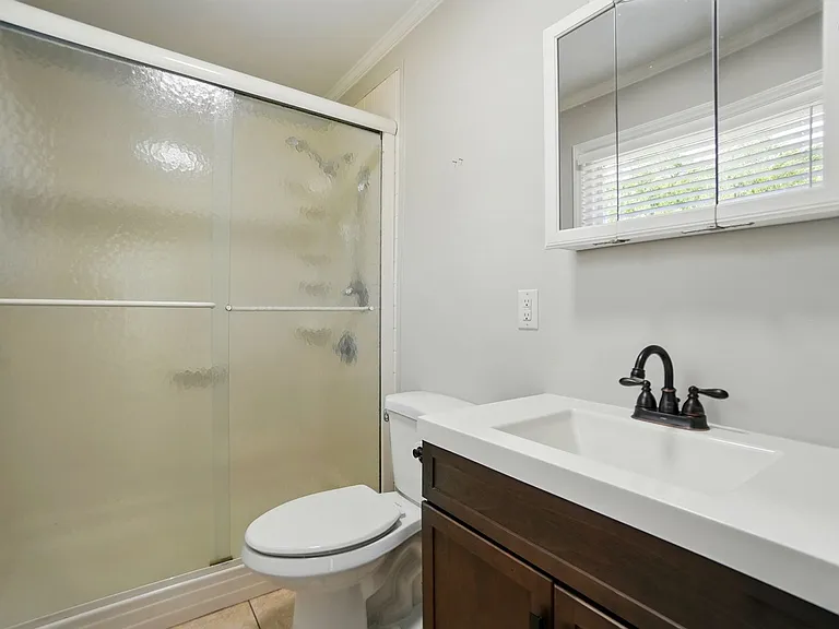 2413 Hoffman St — Photo 21