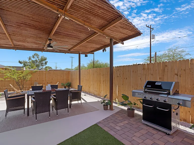 1514 E Hampton St — Photo 45