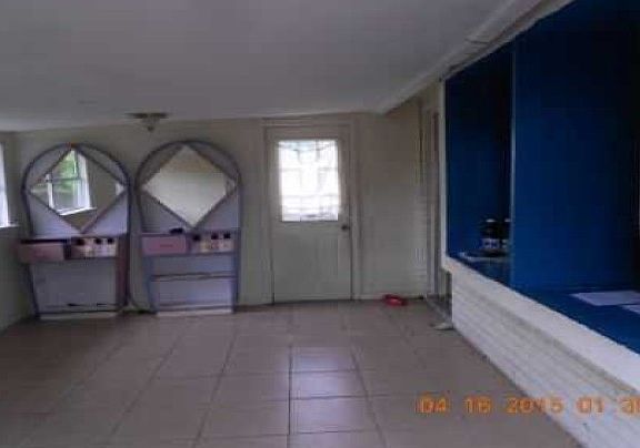 4th image of 4024 Deerpark Dr