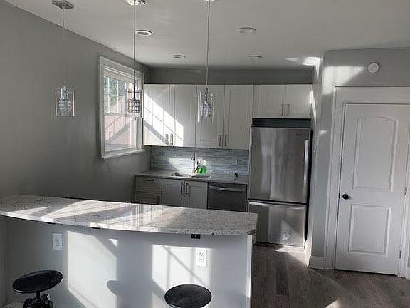 3rd image of 1047 Dana Ave APT 1