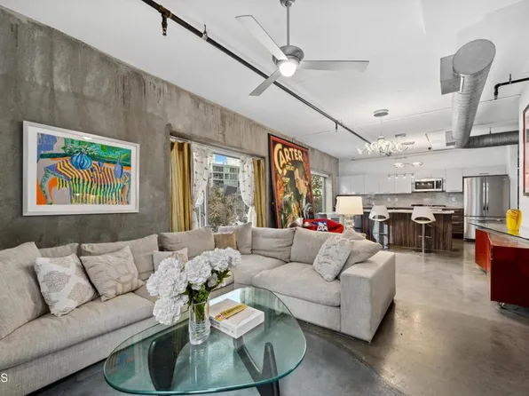 645 W 9th St APT 200, Los Angeles, CA 90015