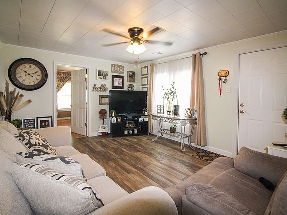 5th image of 807 Louise St