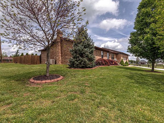 3rd image of 556 Truman Dr