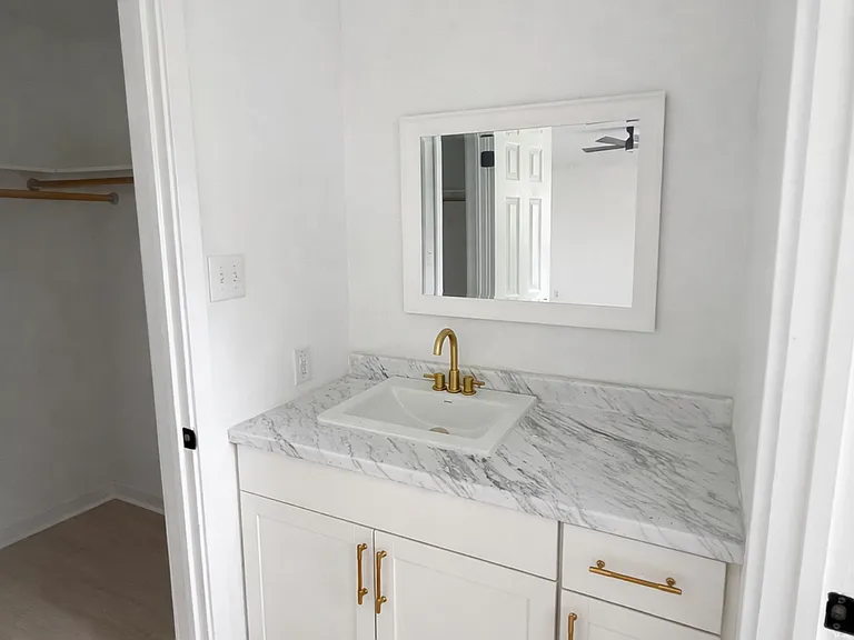 4010 Robinhood Dr — Photo 8