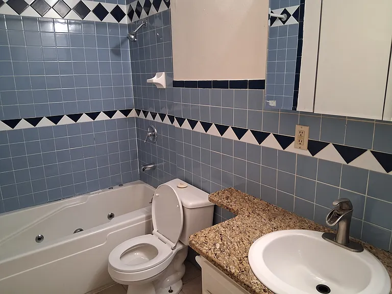 1225 Summit St #C — Photo 7