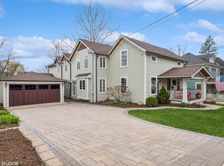 516 S Grove Ave, Barrington, IL 60010