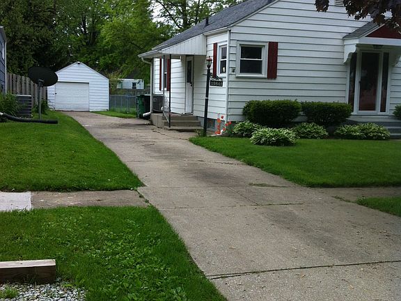 2nd image of 19842 Detroit Ave