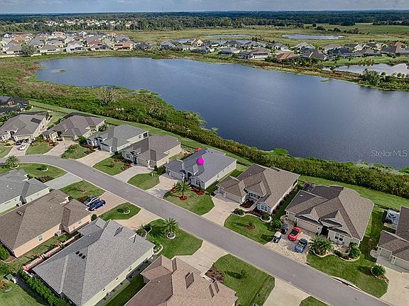 3rd image of 897 Vaughn Way