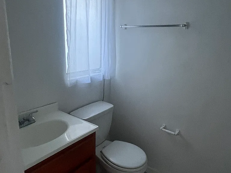 1427 N Martel Ave #6 — Photo 5