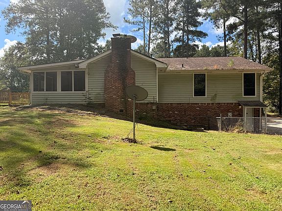 2nd image of 430 Banks Rd