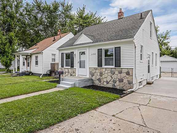 4th image of 2190 Morris Ave