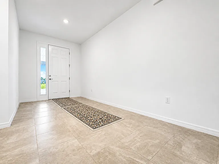 7045 SW 65th St — Photo 3