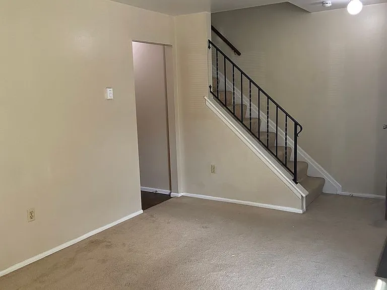 257 W Ridge St — Photo 3
