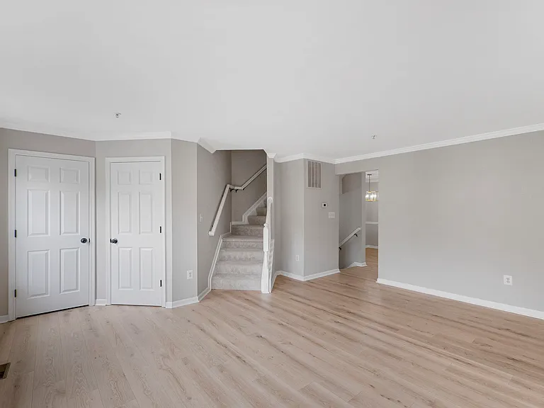 946 Monet Dr — Photo 12