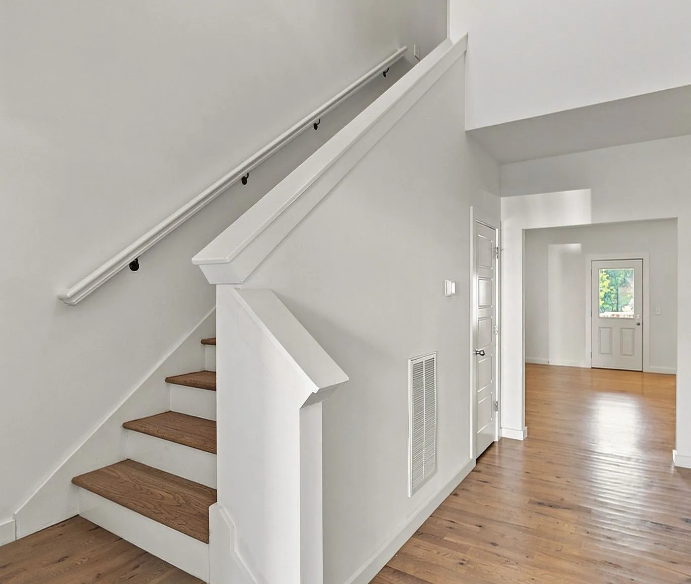 3 bed, 2.5 bath, 1926 sqft, $2,550 — Photo 3