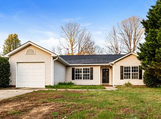 13236 Woodland Farm Dr, Charlotte, NC 28215