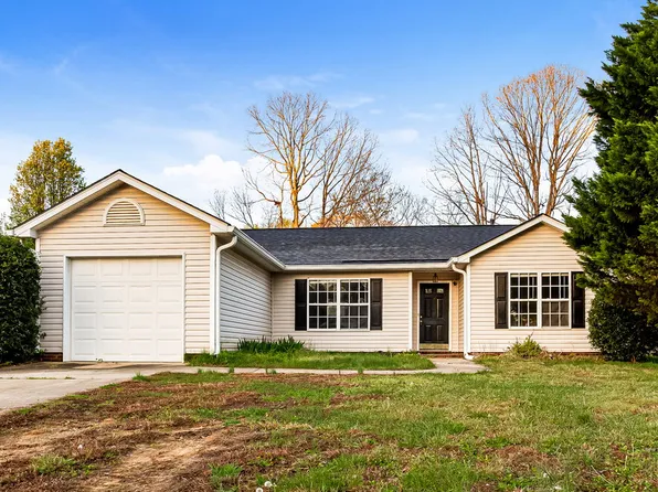 13236 Woodland Farm Dr, Charlotte, NC 28215