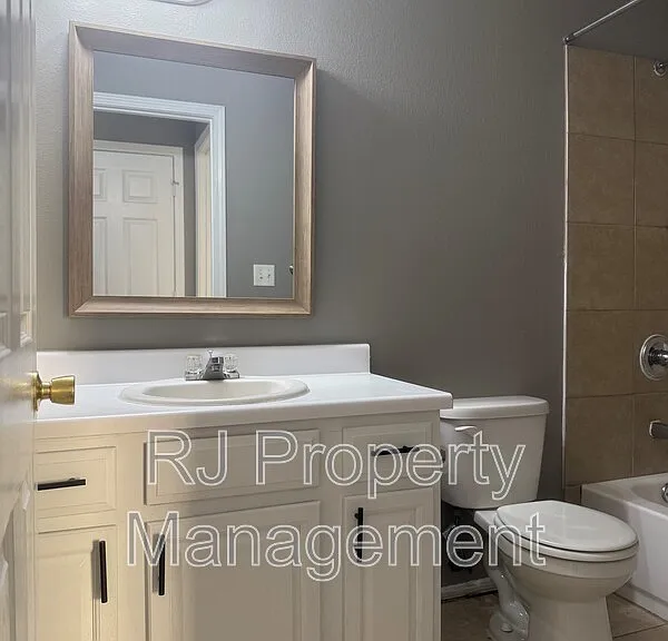 4817 Royal Run Dr — Photo 13