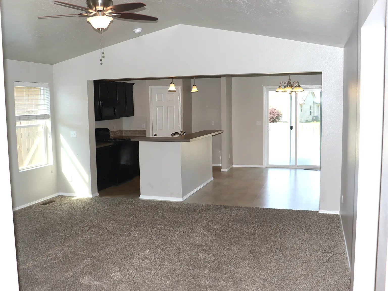 3 bed, 1502 sqft, $1,995 — Photo 2