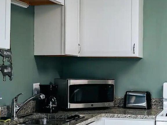 4th image of 614 Shady Ln