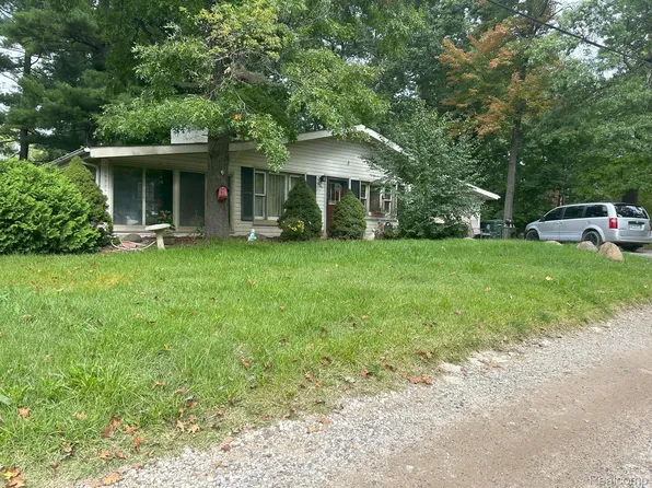 631 Butler Dr, Lake Orion, MI 48362