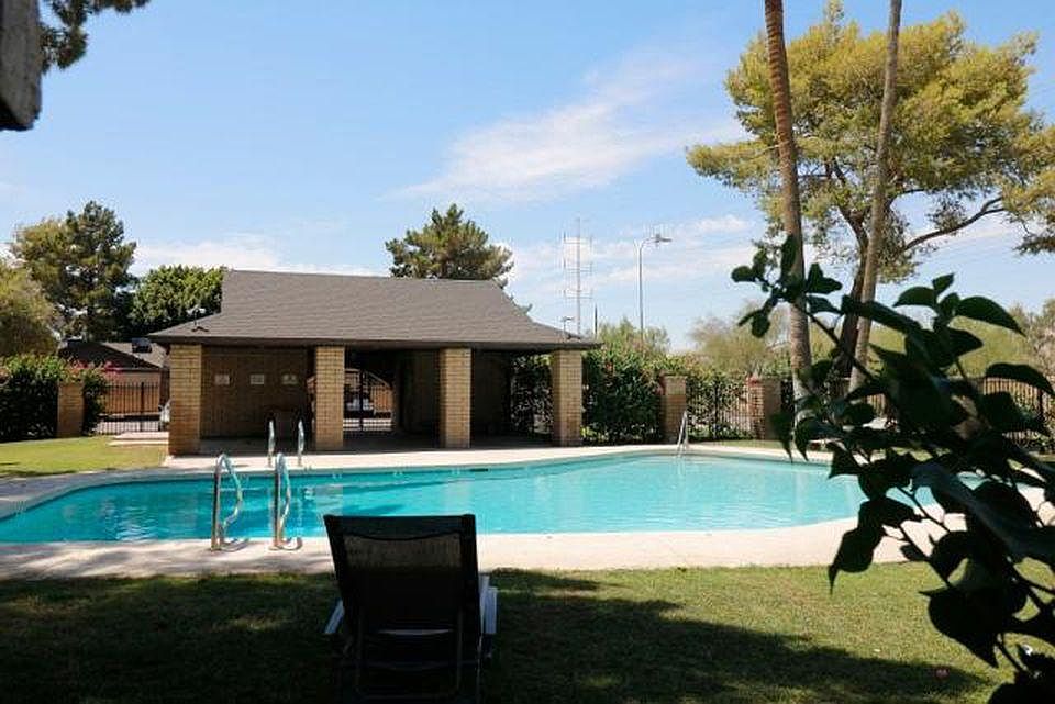 2nd image of 129 E Loma Vista Dr #101