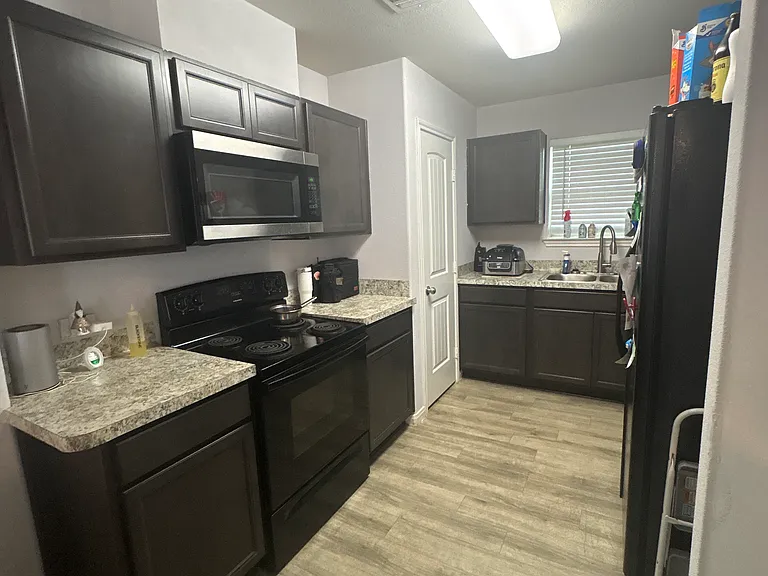 308 E Humble St — Photo 8
