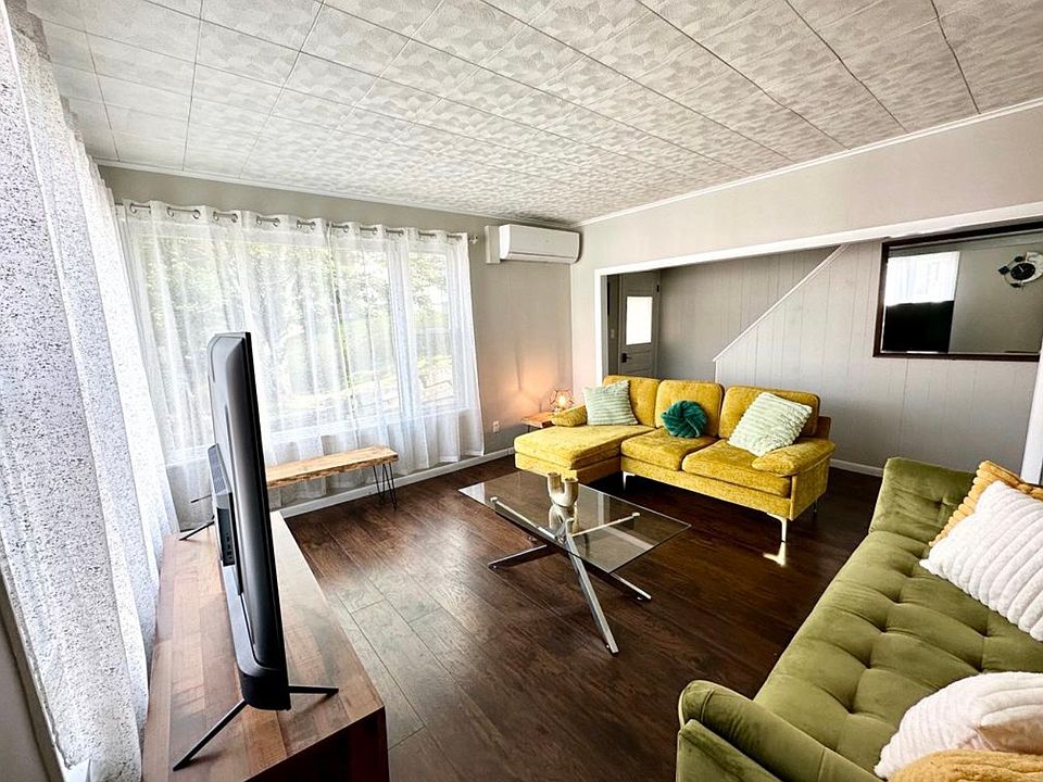 1st image of 8 Piersons Ln #102