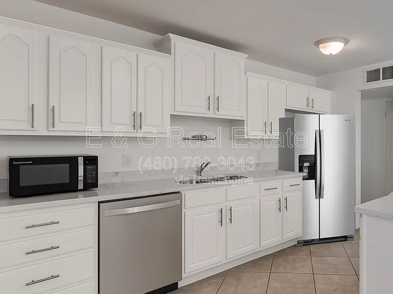 1308 W 6th St — Photo 4
