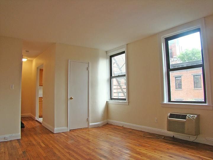 1st image of 752 Greenwich St APT 3A