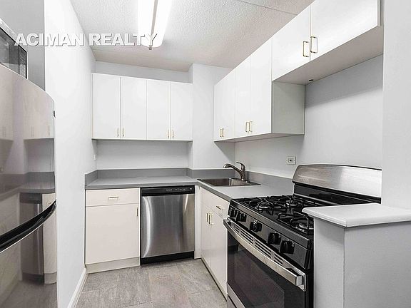 3rd image of 300 W 110th St APT 16J