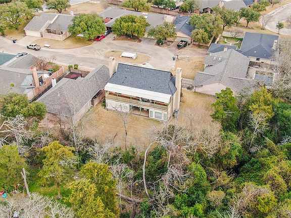 3rd image of 1208 Brook Hollow Ct