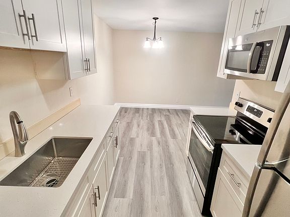 5th image of 610 Masonic Way APT 2