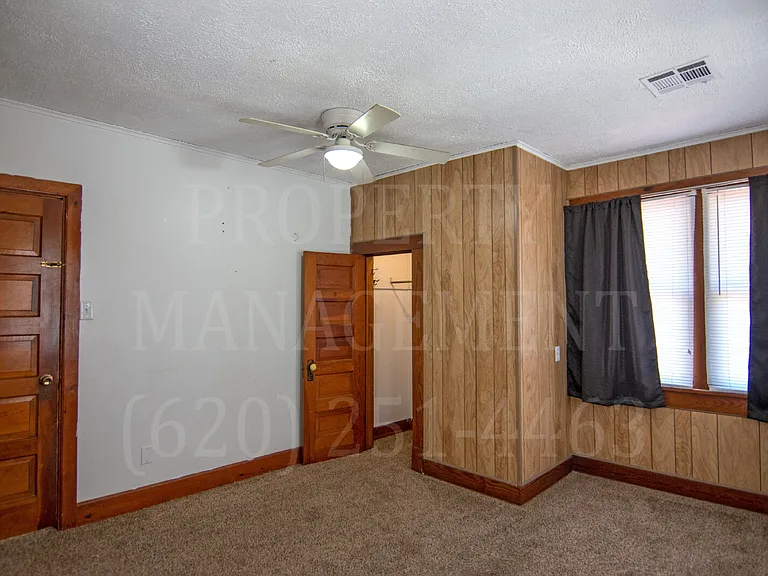 319 S 10th St — Photo 19