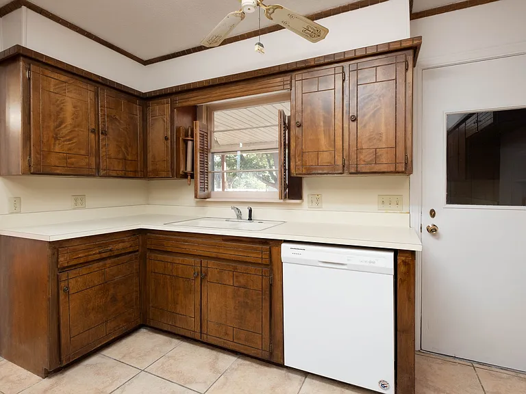 2050 Bowie St — Photo 13