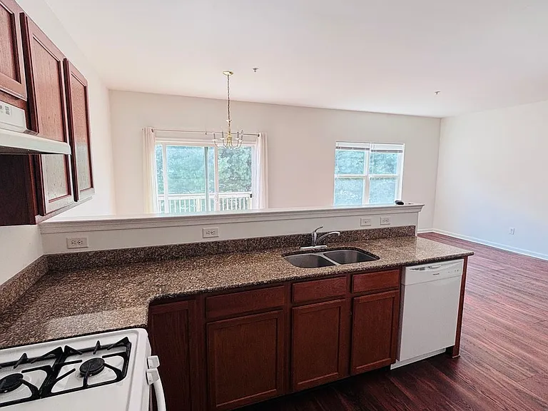 1011 King Way — Photo 38