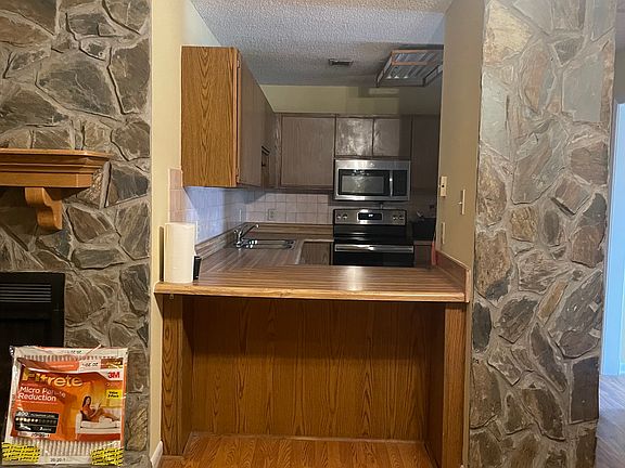 Dining room/bar area