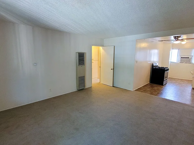g10002 — Photo 1