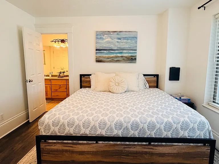 229 E 200 N #4 — Photo 7