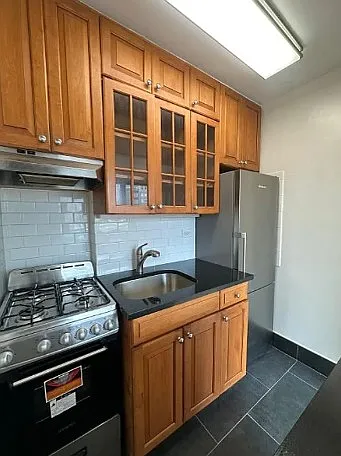 442 W 57th St Photo 1