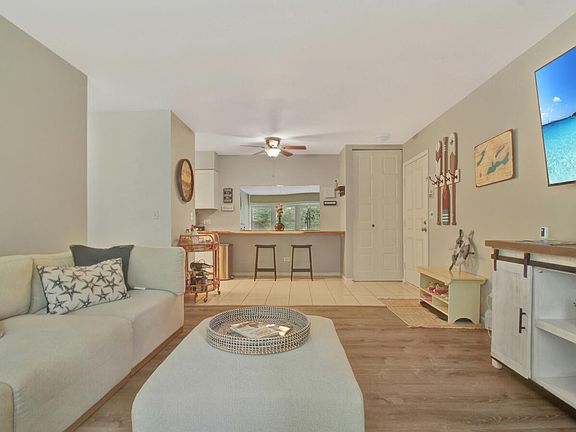 3rd image of 118 Evelyn Ln