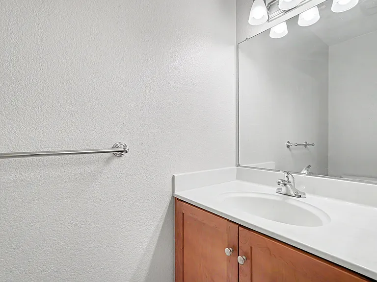 808 Lenzen Ave #107 — Photo 34