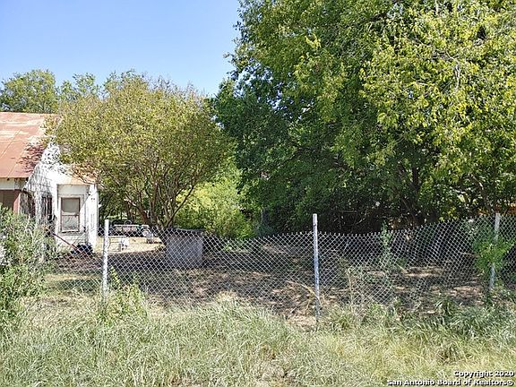 3rd image of 583 W Petaluma Blvd