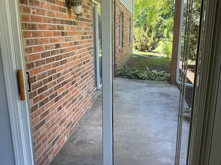 629 Dana Ct #B — Photo 2